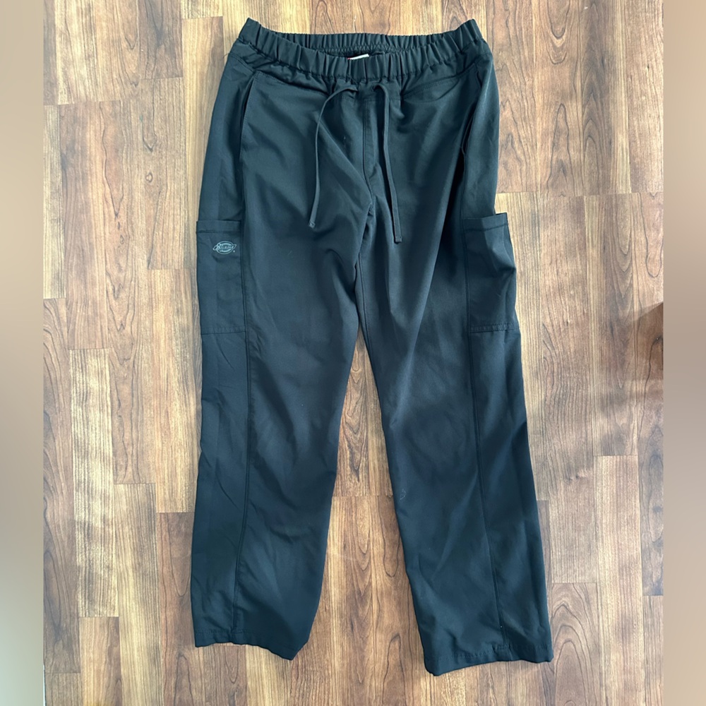Dickies women’s black scrubs - medium